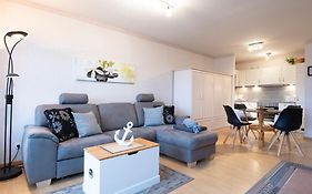 Ferienwohnung Deichsicht mit Balkon im Haus Belvedere